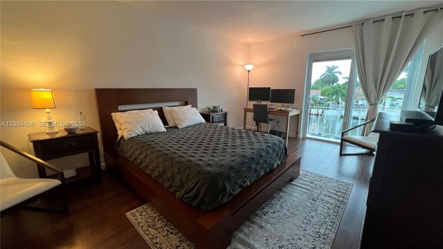 2061 NE 123rd St, North Miami, FL 33181
