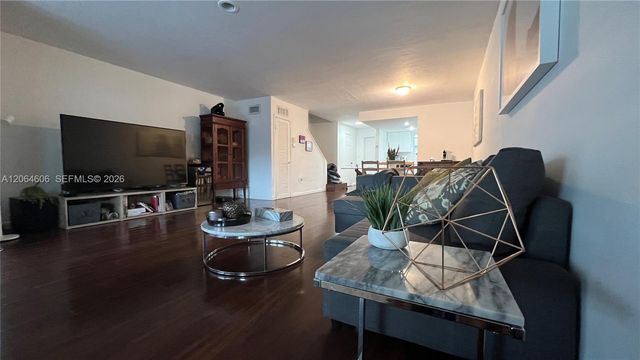 2061 NE 123rd St, North Miami, FL 33181