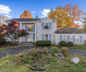 28043 New Bedford Drive, Farmington Hills, MI 48334