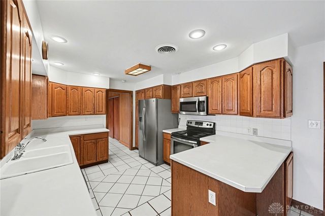 3025 Big Hill Road, Kettering, OH 45419