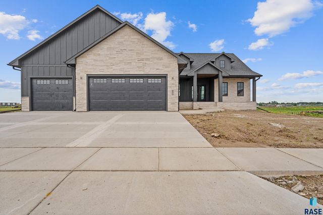 5513 E Morningside Cir, Sioux Falls, SD 57110