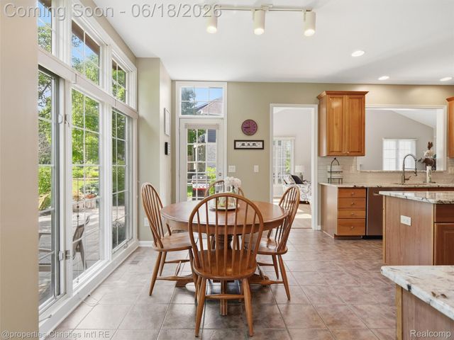7279 Heron Way, Canton Charter Township, MI 48187