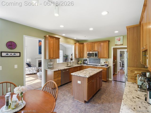 7279 Heron Way, Canton Charter Township, MI 48187