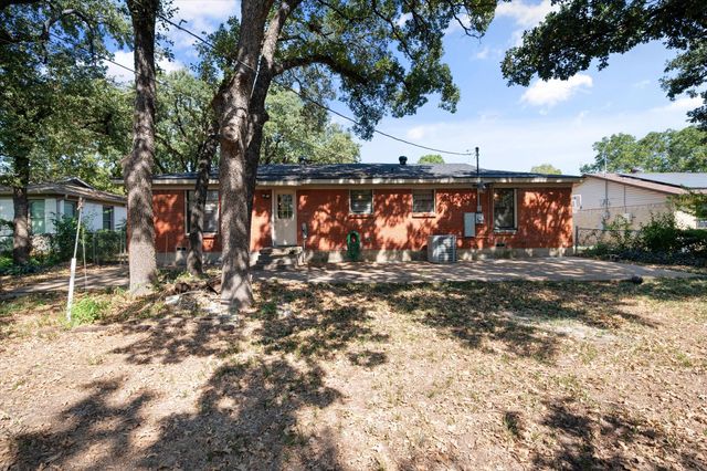 344 Bedford Court E, Bedford, TX 76022