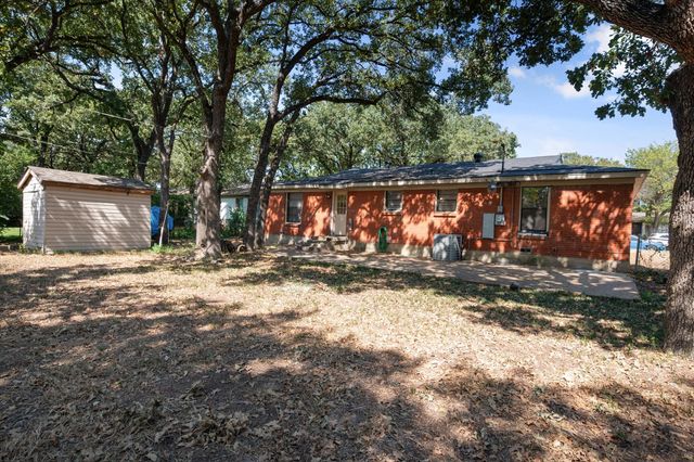 344 Bedford Court E, Bedford, TX 76022