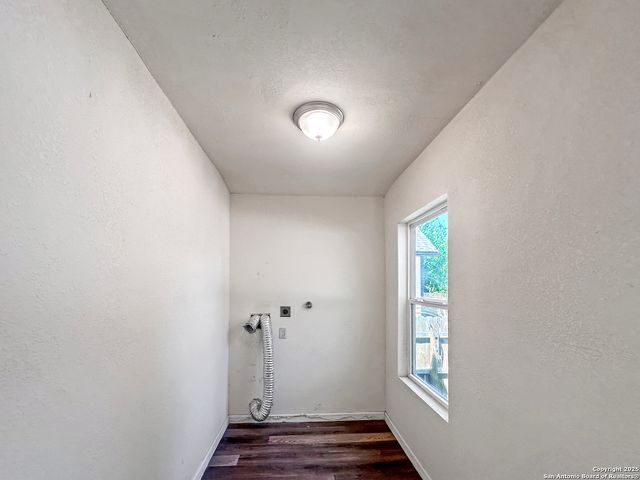 2235 E Houston, San Antonio, TX 78202