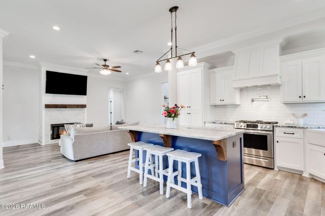 101 Copper Hill Drive, Youngsville, LA 70592