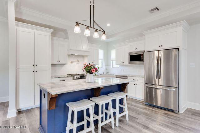 101 Copper Hill Drive, Youngsville, LA 70592