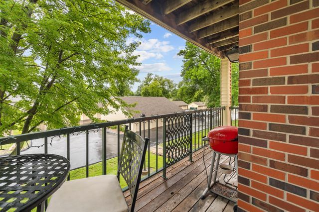 4900 Pleasant Street 15, West Des Moines, IA 50266