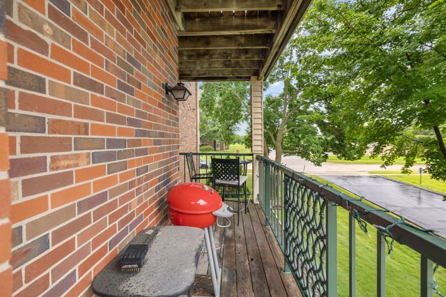 4900 Pleasant Street 15, West Des Moines, IA 50266