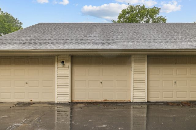 4900 Pleasant Street 15, West Des Moines, IA 50266