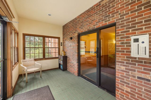 4900 Pleasant Street 15, West Des Moines, IA 50266