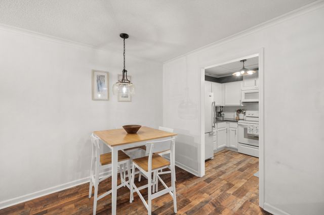 4900 Pleasant Street 15, West Des Moines, IA 50266