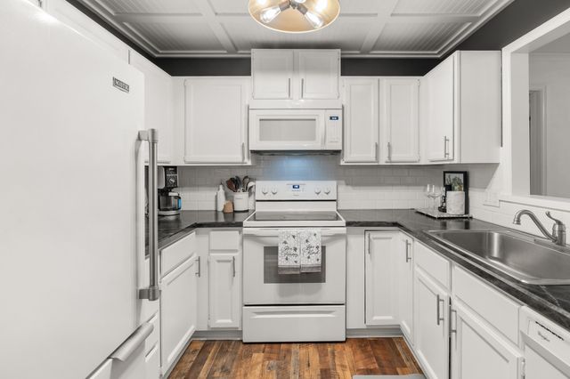 4900 Pleasant Street 15, West Des Moines, IA 50266