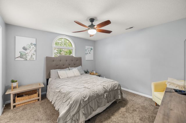 4900 Pleasant Street 15, West Des Moines, IA 50266