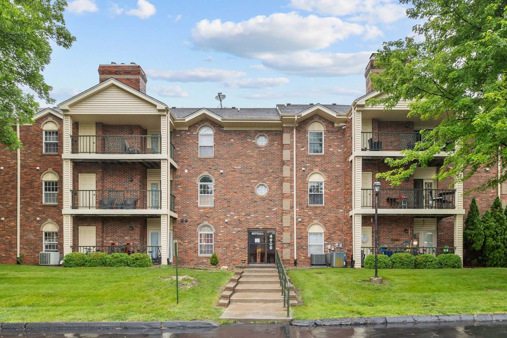4900 Pleasant Street 15, West Des Moines, IA 50266