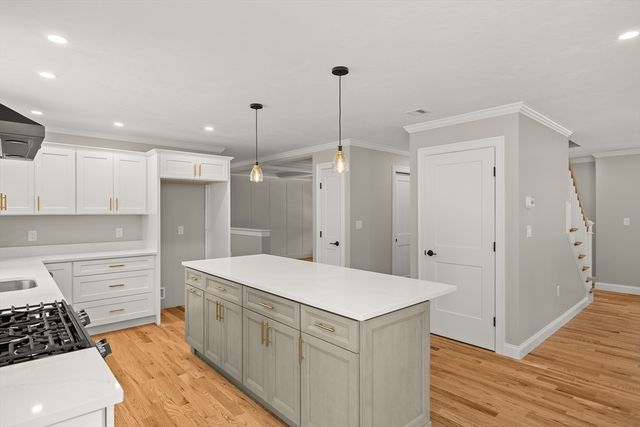 7 Elm Place, Hanson, MA 02341