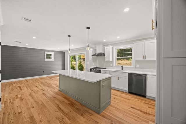7 Elm Place, Hanson, MA 02341