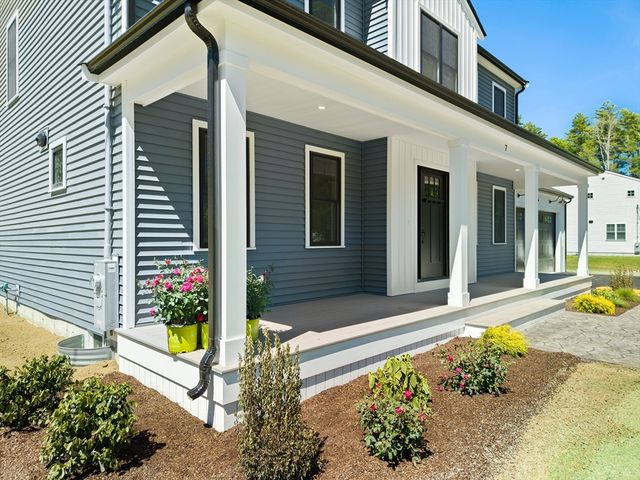 7 Elm Place, Hanson, MA 02341