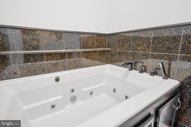 2 BATES CT, Sewell, NJ 08080