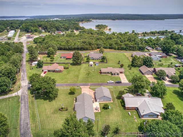 36 Meadowlark, Eufaula, OK 74432