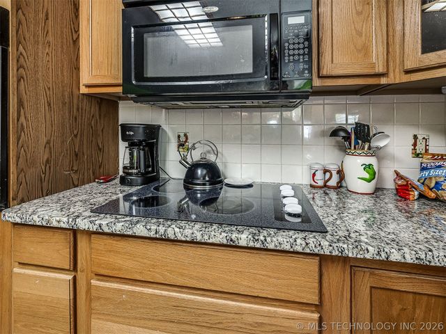 36 Meadowlark, Eufaula, OK 74432