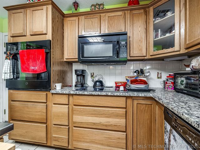 36 Meadowlark, Eufaula, OK 74432
