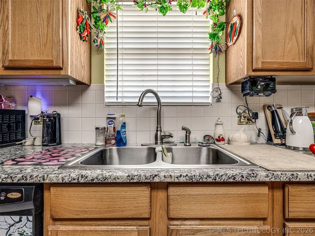 36 Meadowlark, Eufaula, OK 74432