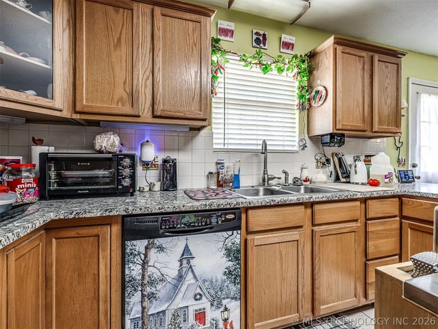 36 Meadowlark, Eufaula, OK 74432
