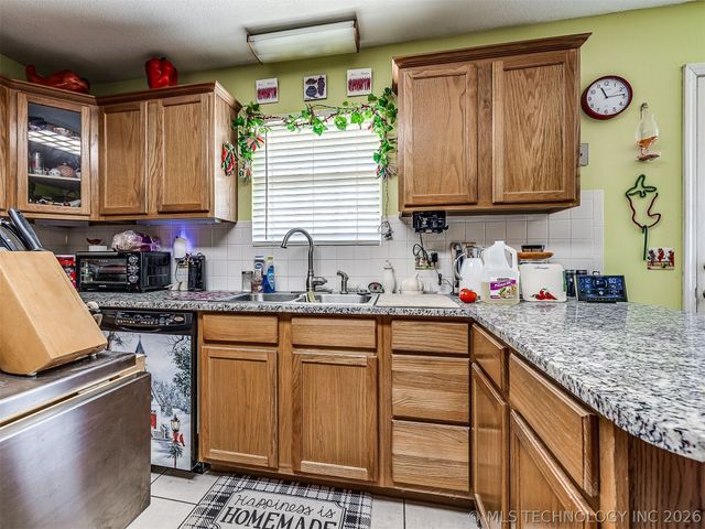 36 Meadowlark, Eufaula, OK 74432