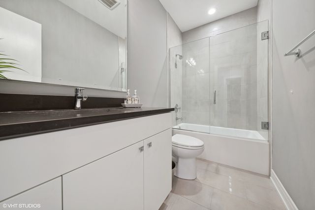 1203 W Superior Street 1B, Chicago, IL 60642