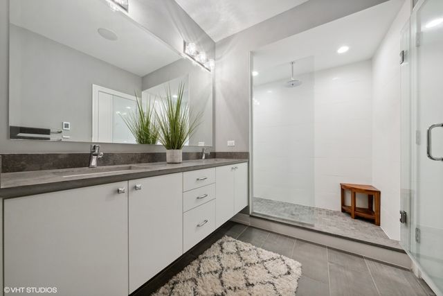1203 W Superior Street 1B, Chicago, IL 60642