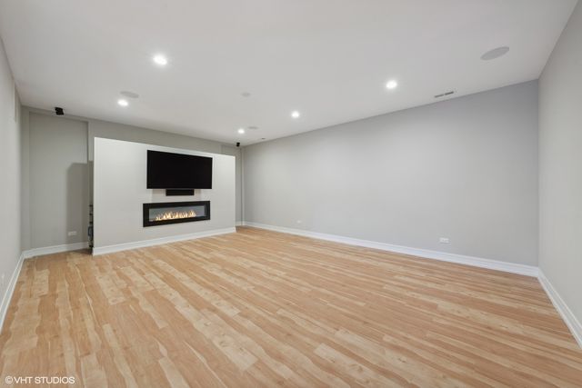 1203 W Superior Street 1B, Chicago, IL 60642