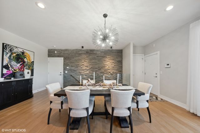 1203 W Superior Street 1B, Chicago, IL 60642