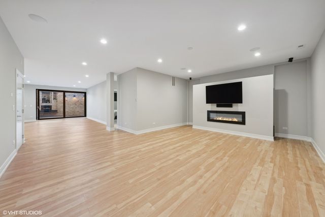 1203 W Superior Street 1B, Chicago, IL 60642