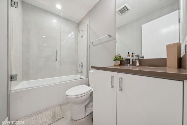 1203 W Superior Street 1B, Chicago, IL 60642