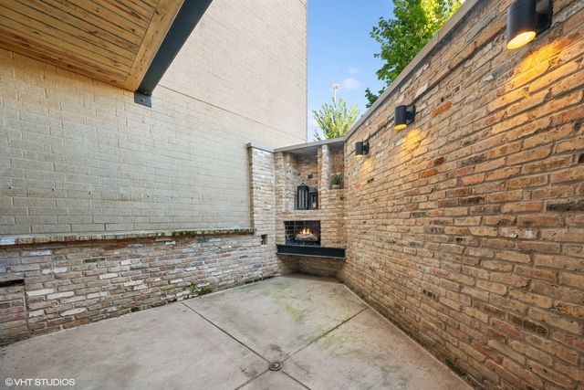 1203 W Superior Street 1B, Chicago, IL 60642