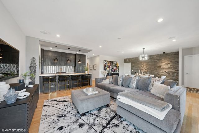 1203 W Superior Street 1B, Chicago, IL 60642