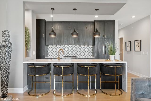 1203 W Superior Street 1B, Chicago, IL 60642