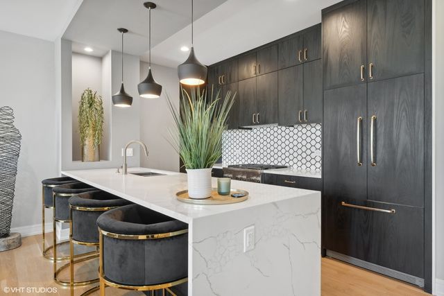 1203 W Superior Street 1B, Chicago, IL 60642