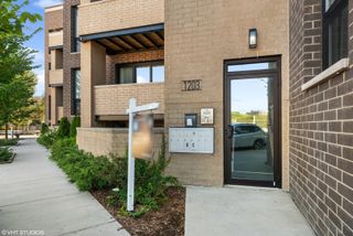 1203 W Superior Street 1B, Chicago, IL 60642