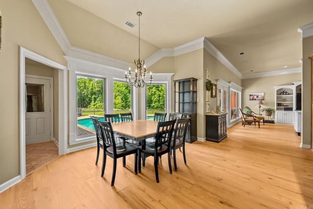 127 Grenoble Circle, Maumelle, AR 72113