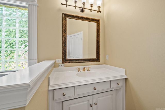 127 Grenoble Circle, Maumelle, AR 72113