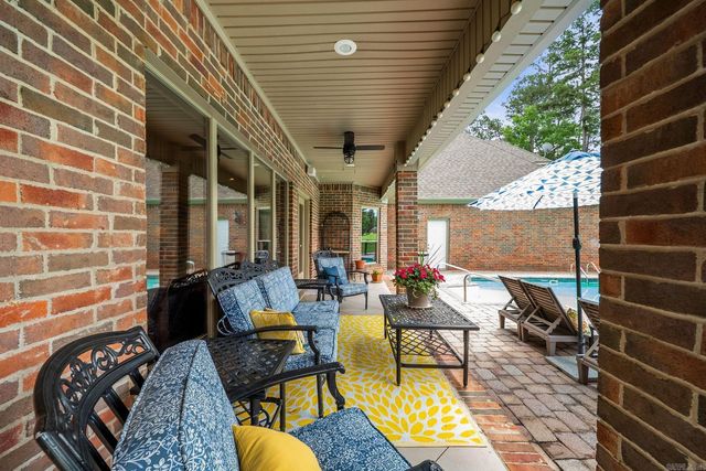 127 Grenoble Circle, Maumelle, AR 72113