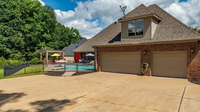 127 Grenoble Circle, Maumelle, AR 72113