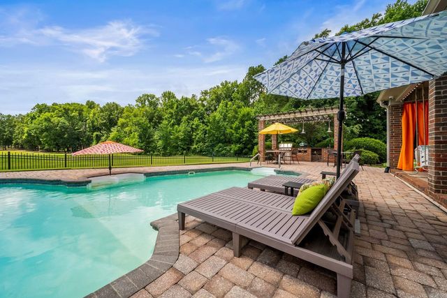127 Grenoble Circle, Maumelle, AR 72113