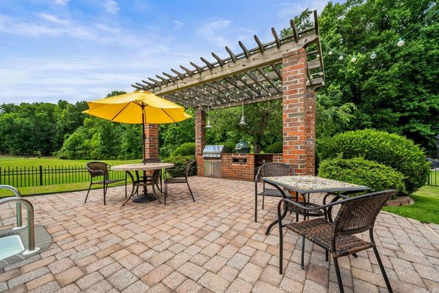 127 Grenoble Circle, Maumelle, AR 72113