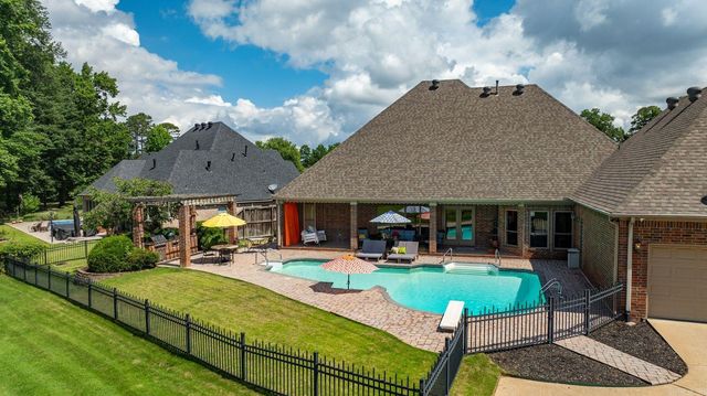 127 Grenoble Circle, Maumelle, AR 72113