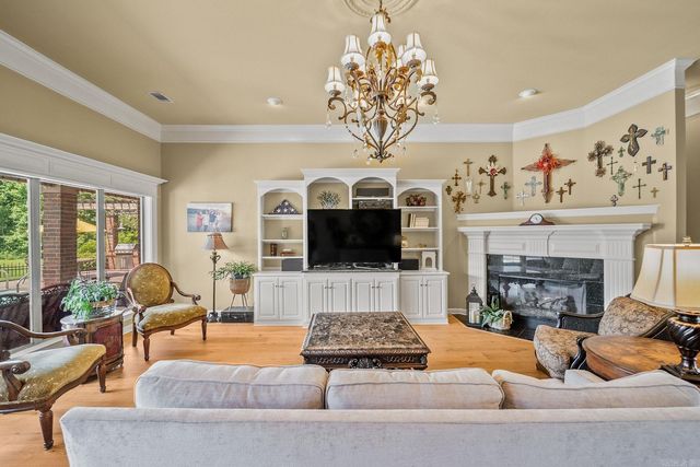 127 Grenoble Circle, Maumelle, AR 72113