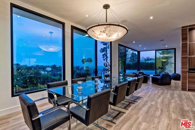 920 Linda Flora Drive, Los Angeles, CA 90049